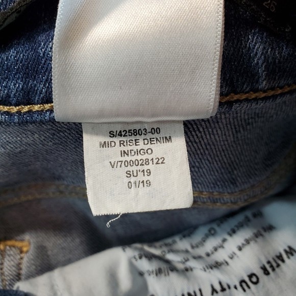 Banana Republic Mid-Rise 3" Jean Shorts Medium Wash Denim Stretch Stripe Size 26 - Picture 4 of 12